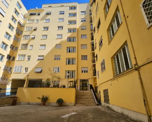 Appio Latino – Via Amedeo Crivellucci, piano alto con balcone adiacente Parco della Caffarella